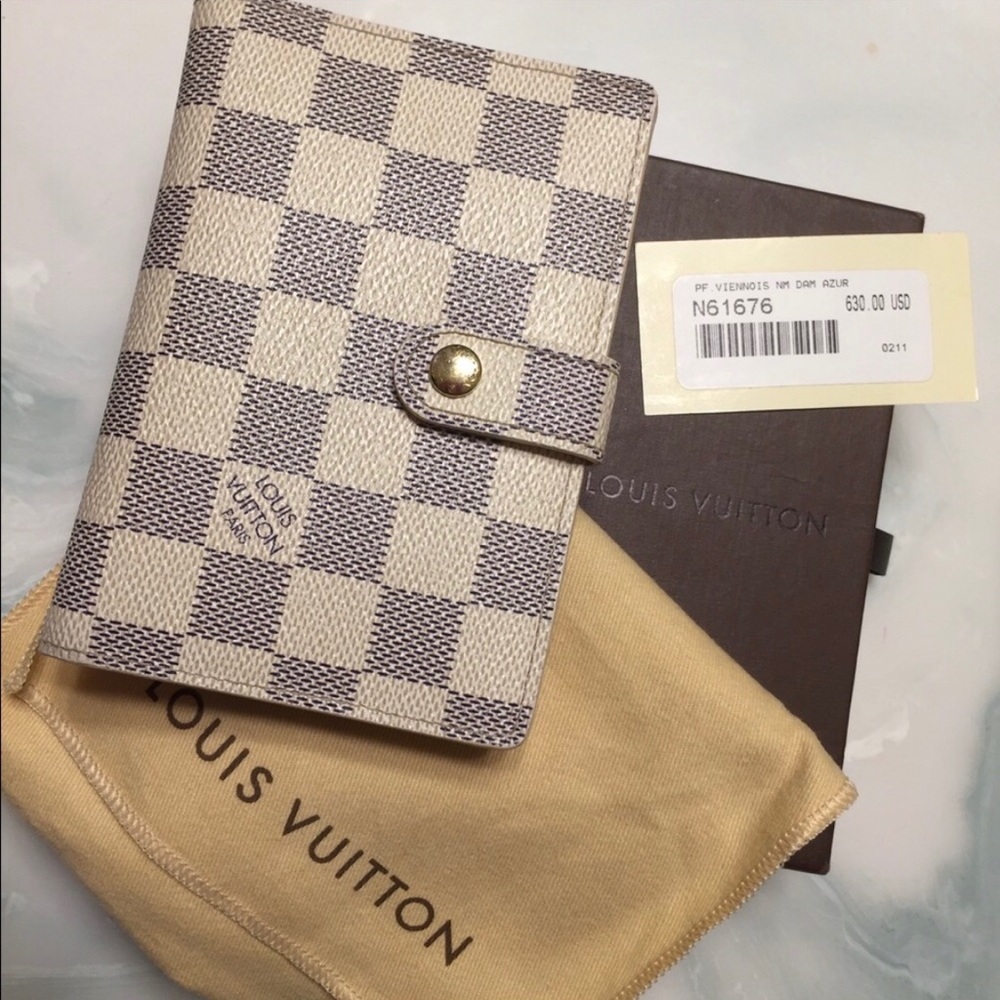 Authentic Louis Vuitton viennois kisslock wallet